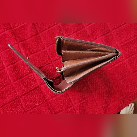 Louis Vuitton Wallet - Picture 11 of 15